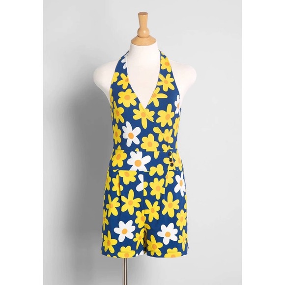 ModCloth Dreaming Of Daises Floral Halter Romper - Picture 1 of 8